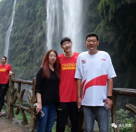 大乳boobs巨大吃奶光头